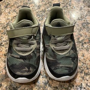 Toddler adidas sneakers camo size 7
